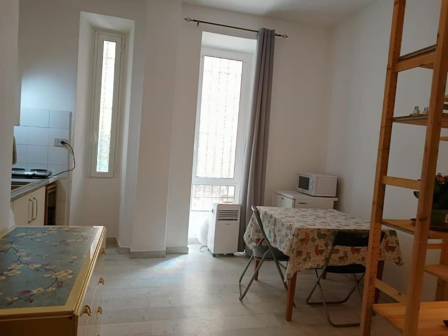 Monolocale Vicino Metro Libia Apartment